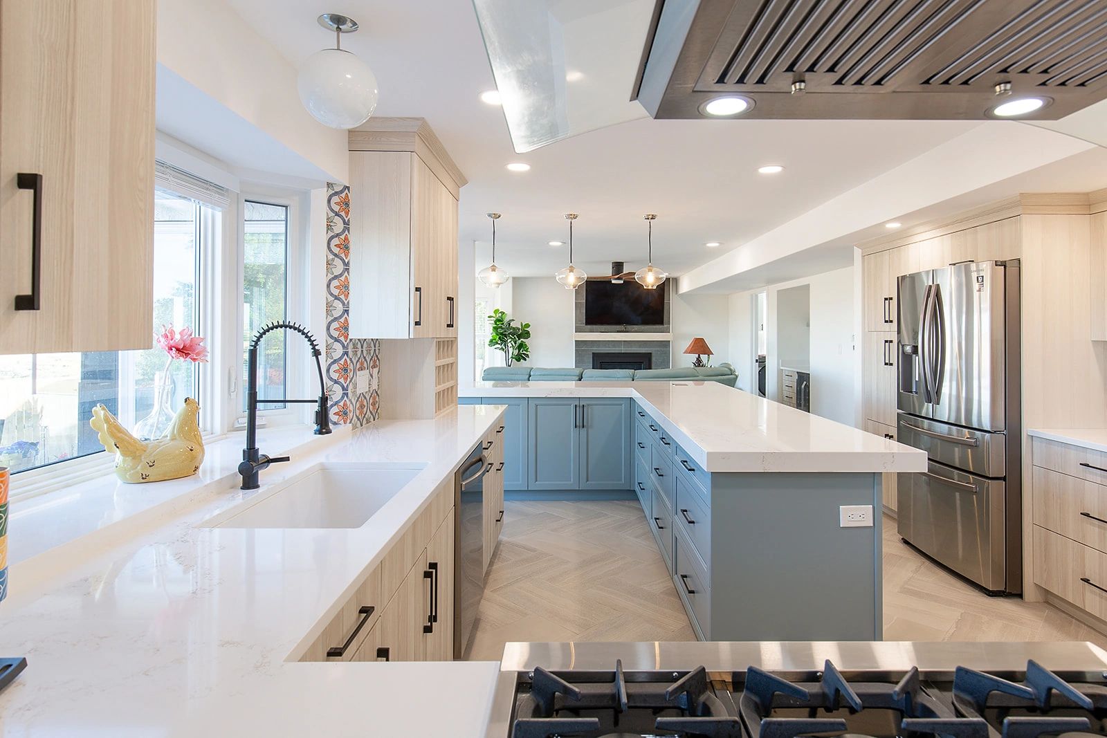 Design Kitchens and Counter Tops RS Ltd - Kitchen Cabinets, Granite